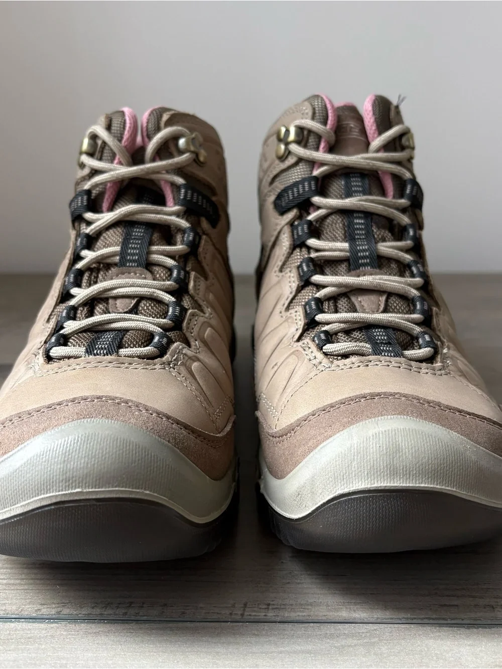 KEEN Targhee IV Mid Waterproof  Women’s Hiking Boots US 9 Brindle/Rose NEW
